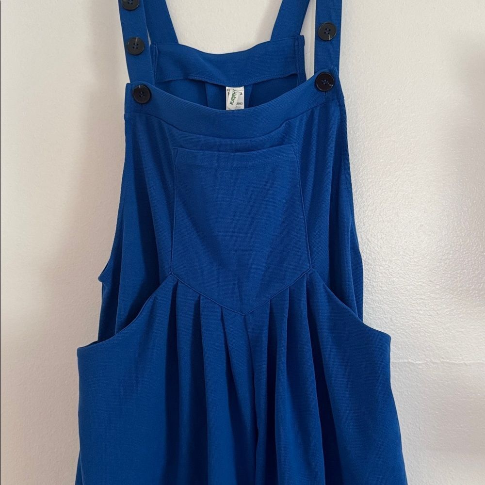 Halara Adjustable Strap Button NWT
Multiple Pocke… - image 2